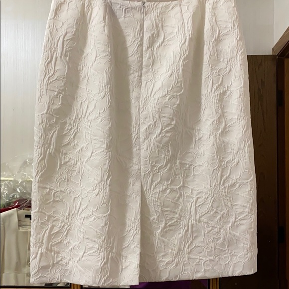 Classy Kasper 3 piece Suit - Picture 8 of 8